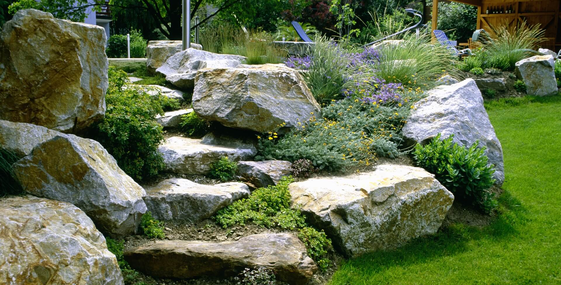 HANGGÄRTEN: GARTENGESTALTUNG IN STEILER LAGE
