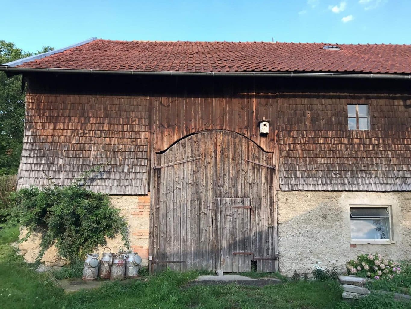 VOM EHEMALIGEN BAUERNHAUS ZU LIMITIERTEN DESIGNERMÖBELN